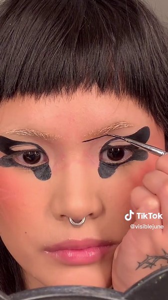 Star Makeup Tutorial: Drawing Huge Stars on My Face