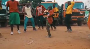 Maxime la vitesse officiel et ci on dansait piri pipi . | Maxime la vitesse officiel