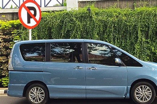 Wajib Tahu! Boleh Berhenti di Rambu Dilarang Parkir dengan Syarat Ini - Otomotifnet.com
