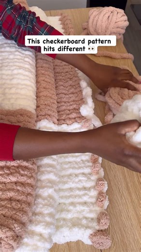 Siicre’Art on Instagram: "This checkerboard blanket is one of my favorite cozy projects 🤍🖤 Clean color changes, beautiful texture, and a modern look — all done by hand, no needles 🧶✨ 👉 Want to learn how to make it step by step? My full tutorial (PDF + video) is available and beginner-friendly. 💬 Comment “Tutorial” and I’ll send you the link 🤍"