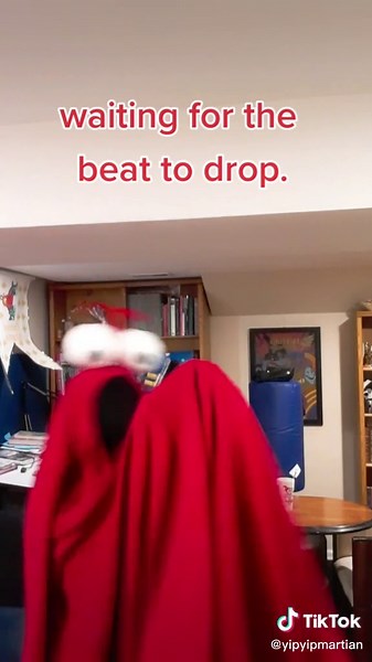 you will know when it's time to dance. #sesemestreet #costume #cosplay #yipyip #martian #extraterrestrial #alien #muppet #lol #weird #funny #muppets #lmao #dancing #dance #hookedonafeeling #beatdrop