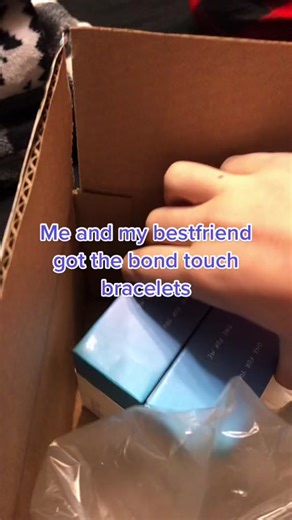 What would be your color with your bestie?💕💙 via @mooshyfrogie #bondtouch #friendship #bff #friendshipgoals #love #fy #foryou #friends