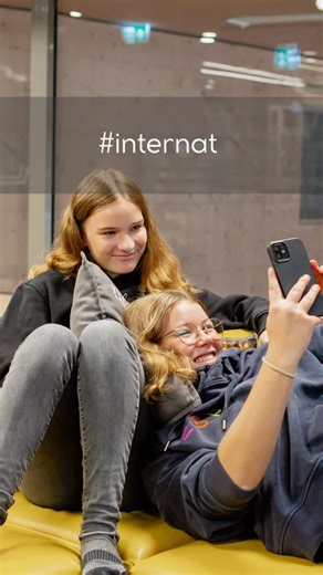 Freunde fürs Leben, Lern- und Entwicklungsraum, offene Ohren, ein zweites zu Hause, ein sicherer Ort, ein Netzwerk für die Zukunft, ein Ort für Abenteuer und Erlebnisse, Gemeinschaft und Teamgeist, und vieles mehr,... ... das alles kann Internat sein. Einfach ein Ort zum Wohlfühlen. Sei auch du ein Teil unseres Internates. An unsere Schülerinnen und Schüler: Was mögt ihr am Internat am meisten? Schreibt es uns in die Kommentare💬 ⏬ ⏬ ⏬ ⏬ ⏬ ⏬ ⏬ ⏬ ⏬ #abzhagenberg #lernenfürsleben #spürdasland #int