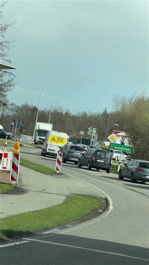Norden (B72) Kreisverkehr wieder verstopft mit Autos und lkw 😱