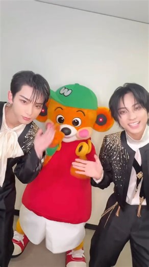 &TEAM on Instagram: "それもいいね✨ with #ウェイキー 🎧 #andTEAM #HARUA #TAKI #TheWakeyShow"