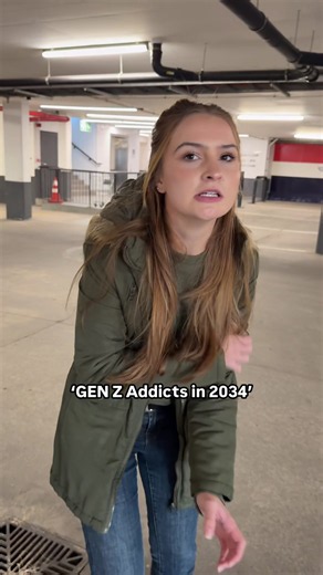 Quick scroll to get her fix 😬 | scrolling