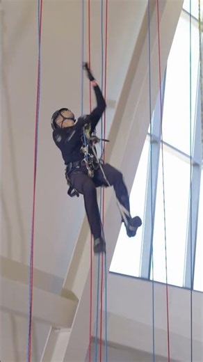 Ever seen anyone faster on rope?