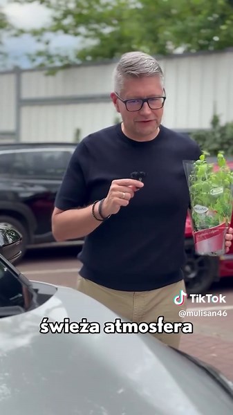 Nowe samochody różnie pachną. Wiecie, że ten zapach się dobiera? @toyotapolska #toyota #ciekawostki #tajemnice #toyotastory