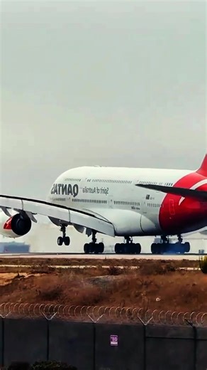 1K views | Landing  #fly #plane #pilot #aviation #travel #airport #aircraft #boeing #sky #flyingdutchman | Pilots serving on aircraft | Facebook