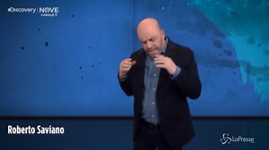 Crozza per la prima volta nei panni di Roberto Saviano