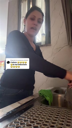 Tradizioni di Spesa a Napoli: Significato di 'Adoro'