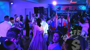 9.7K views · 40 reactions | Pusti pusti modu u 05.00 藍藍 殺 Ovo je bilo već pred jutro, pukao glas, ali nismo odustali haha. Nedamo seee  TAMARA ❤ ANTONIO Bilo je fenomenalno do jutra. @najveći obožavatelji Šliperx Show Band | Šliperx Show Band | Facebook