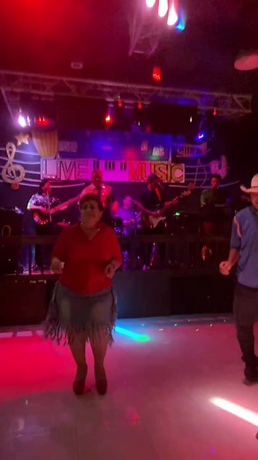 Notengoelderechoalamusica #rosarodriguez#lapetaconaofficial#baile#diversion#musicaenvivo#👠👠👠LosMismos#En#McAllenTx#👠👠👠👠R#R | Rosa Rodriguez