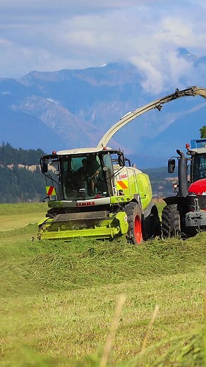 Have you ever wondered how Claas machinery ends up down under check out this Sunday’s video😎 | GRASSMEN