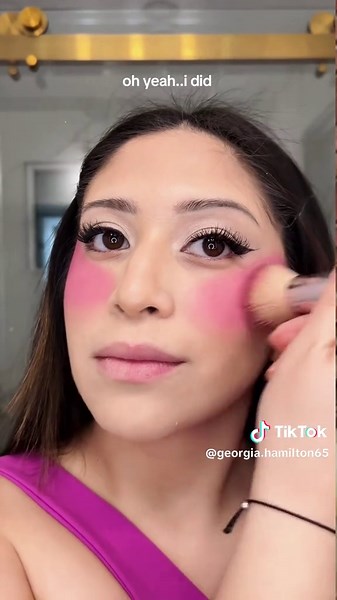 Don’t mess up your face#funnyfails#makeupfail#facefail#funnytiktok#foryou#interesting#fyp#funnyfail#tiktok#usa