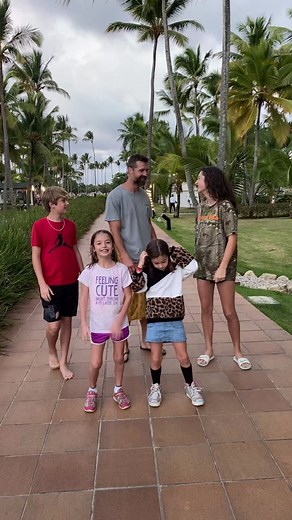 #AA on vacation 😂💪