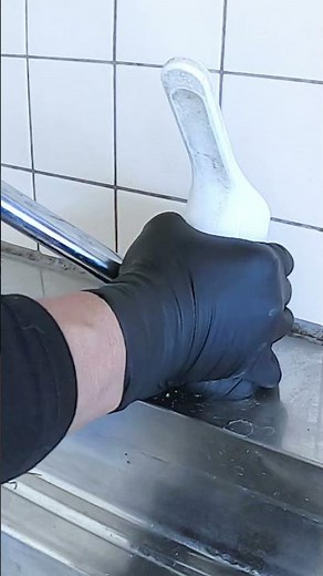 水道屋が常に秘密にしておきたい！固着した水栓を3秒で外す画期的なスキル ＃shorts