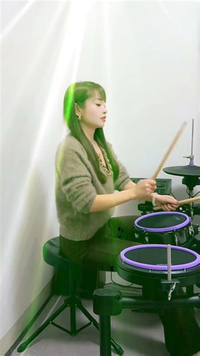 这段鼓Solo直接燃爆现场！云宫迅音#drumset #china #架子鼓#女鼓手 #drummer #drums#asianmusic #drumming