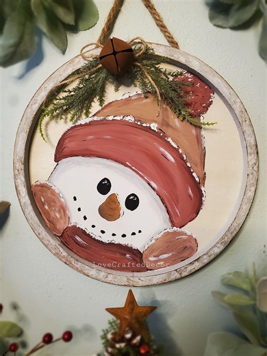 Painting a cute little snowman for winter ☃️👩‍🎨 I hope you enjoy ❤️ #snowmandecor #snowmanpainting #handpainted #rusticchristmas #handmadechristmas #handmadechristmasgifts #christmascrafts #snowmanseason #winterdecor #wintervibes | Love Crafted Decor