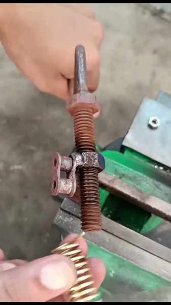 NO LATHE ? How to Make a Spring with Basic Tools#blacksmithing #metalworking #diy