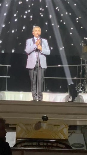 Good night from Stockport, Daniel & myself.#DanielO’Donnell #Northwestassociation | Daniel O'Donnell North West Association