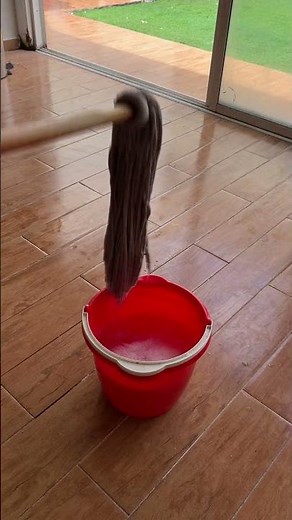 Shiny floor with salt and vinegar #cleaning #diy