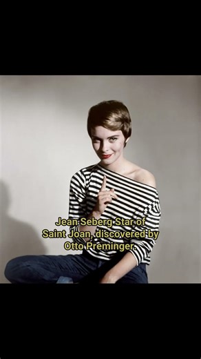 Timeless Hollywood Beauty in One Look