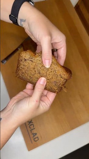 The BEST Easy Banana Bread You'll Ever Make 🍌 #bananabread #baking #recipe #budgetfriendlyeats