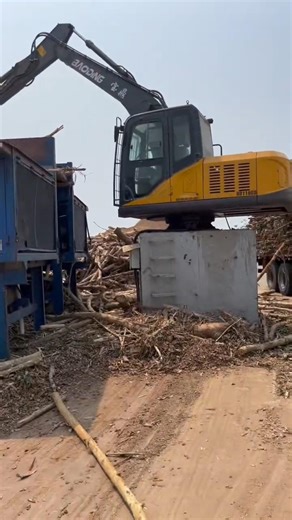 #excavator #loader #crusher #splitter #pellet #chip #bark #tree #wood #log #forest #kayu #madera