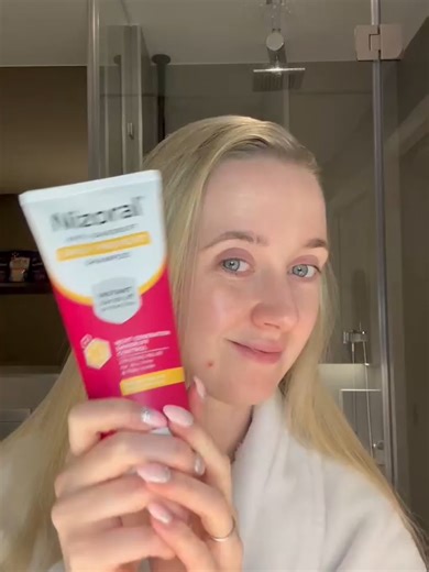 ✨ Rebalance your scalp for a flake-free finish! ✨ Our Beauty Buddy cmurray has been testing the Nizoral Anti-Dandruff Daily Prevent Shampoo and loves its gentle approach to scalp health! 🧴💆‍♀️ Even though she doesn't typically suffer from dandruff, she was impressed by how it works to prevent issues before they start. She highlights the gentle, gel-like formula that effectively stops that uncomfortable dry, flaky, or itchy feeling. ❄️🚫 Why it’s a scalp-care essential: Scalp Rebalancing: Desig