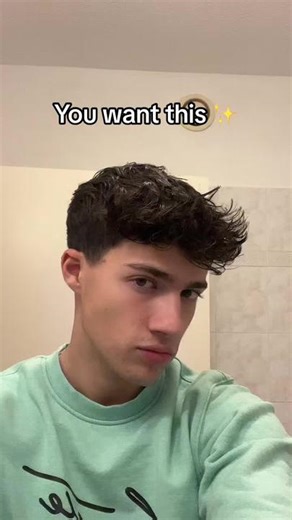 Men's Hairstyle Tutorial for Fluffy Curly Hair