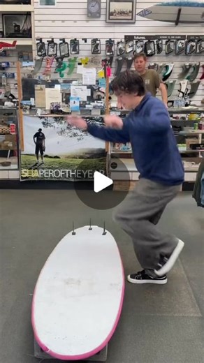 Thibaut De gueyer on Instagram: "Le concept est ouf ! Je suis partie tester pendant journée board test : les planches de surf démontables de @newave_surfboards ! Création ingénieuse d’une boîte française, ces planches sont fabriquées à partir de matériaux biosourcés, promettant innovation et respect de l’environnement. Ayant eu l’occasion de les tester moi-même, ainsi que plusieurs autres enthousiastes, je suis impressionné par la qualité et le concept. Un grand bravo à New Wave pour leur travai