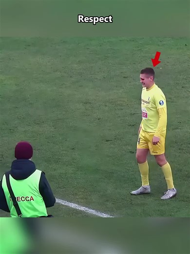 When a player proposes on the pitch #player #pitching #propose #fyp #tiktok