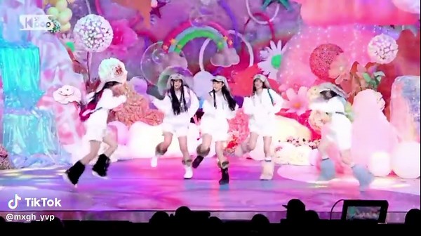 New Jeans Choreography for 'Say So' and 'OMG'