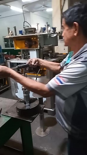 Hydraulic Press Operation in Industrial Setting