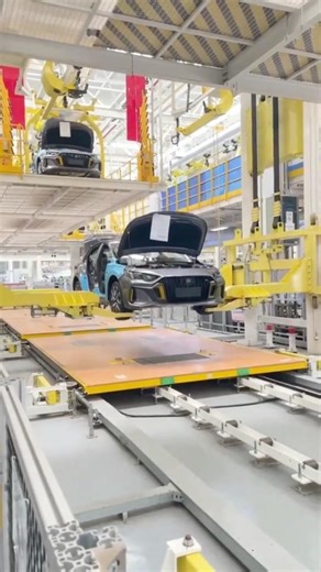 “This Machine Builds Cars in😱 Seconds