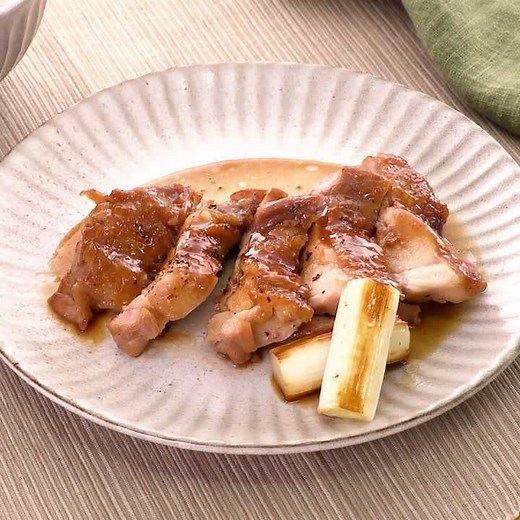 お手軽に簡単♪ めんつゆで鶏もも肉の照り焼きのレシピ動画・作り方 | デリッシュキッチン