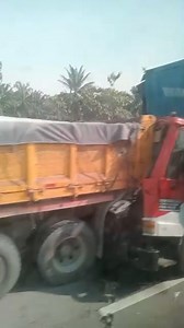 Lando Zawawi Vrus minggu ni 3/4 kes lori eksident di Sepang. cuba kau jampi2 sikit dekat sepang ni apa yang keras sangat. Semalam ada musibat buat hal tersungkur satu mamat motor tapi dah settle. hari ni semua lori berada di lane laju. harap jpj nampak la benda2 ni full info di Channel Rasmi Sepang https://whatsapp.com/channel/0029VaW921wFy72EC8lrUV1P | Sepang Viral