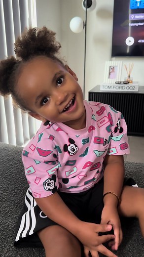 Cici learning Assyrian with Anna | Easy Assyrian Phrases