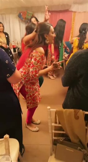 Punjabi Dancing Moves for Weddings: Mendhi Celebration