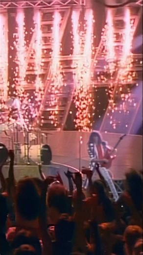 Give it up for Bruce Kulick, tearing into that Crazy Crazy Nights solo! ⚡️ Happy Birthday, Bruce!