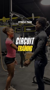 💪 Découvre le circuit training spécial reprise de Chloé ! 🏋️‍♀️🔥 Un programme intense pour retrouver la forme : • Box Jump : 30 secondes • Sled Push : 4 allers-retours • Demi-pneu : 30 secondes 💥 5 répétitions avec 1 minute de repos entre chaque exercice. Partage ton expérience avec nous en Story en taguant Fitness Park Guadeloupe ! 📲👊 ➡️ Lance-toi sans rien payer ! Offre exceptionnelle jusqu’au 20 janvier 2025 ! 🔥 4 SEMAINES FRAIS D’ADHÉSION OFFERTS Inscris-toi directement à l’accueil de