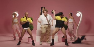 72K views · 129 reactions | Najbardziej kolorowy teledysk ostatnich miesięcy?  Na ten tytuł zdecydowanie zasługuje "Fading" od Alle Farben i ILIRA! Oglądajcie tutaj  smp.lnk.to/Fading | Sony Music Poland | Facebook