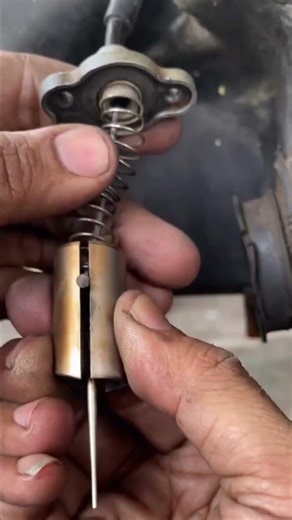 mechanical trick to open the carburetor spring #tutorial #otomotif #mechanic