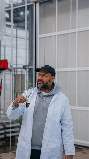 Le Smash on Instagram: "Do you think the plants will like Hef? 🌱 Drop a comment"