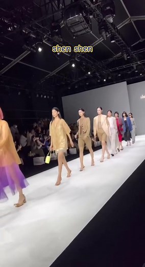 #shenshen #busan #koreaselatan #korea #fashion #fashionshow #catwalk #seoul #southkorea @Chi