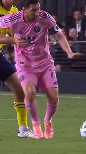 BALLON CE N’EST PAS MARQUER SEULEMENT HEIN MAIS SI ON AIME MESSI C’EST POUR CE GENRE DE GESTES ❤️ RIEN À AVOIR AVEC CHAMEAU 🐫 QUI EST EN ARABIE SAOUDITE 🇸🇦 LÀ | Nuage Noir