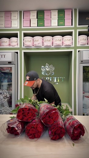 ASMR Floral Experience with 400 Roses