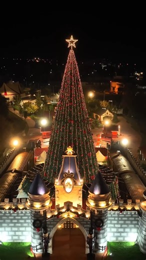 🧚 Peter Pan! Christmas in Neverland! At the Mill of the Elves in #Trikala, dreams take flight and Christmas magic fills every corner. Step into a world where no one grows up, only wonder does. Discover the magic: https://www.visitgreece.gr/events/festival/the-elves-mill-2025/ ✨ Which Christmas event is your favourite? #VisitGreece | Visit Greece