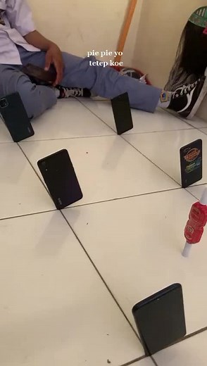 Exploring Smartphone Interactions in a Simple Setup